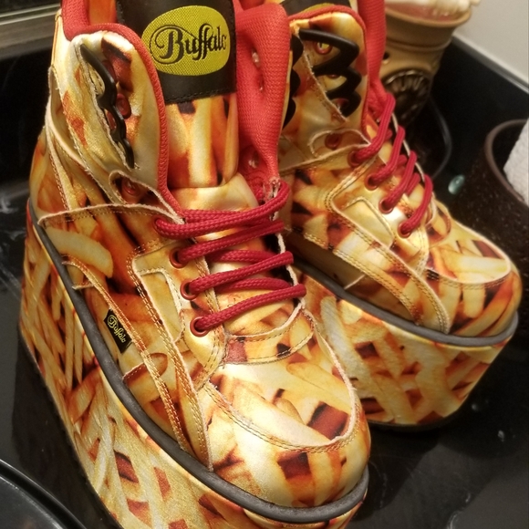 Buffalo David Bitton French Fry Print Platform Sneakers - Picture 5 of 5